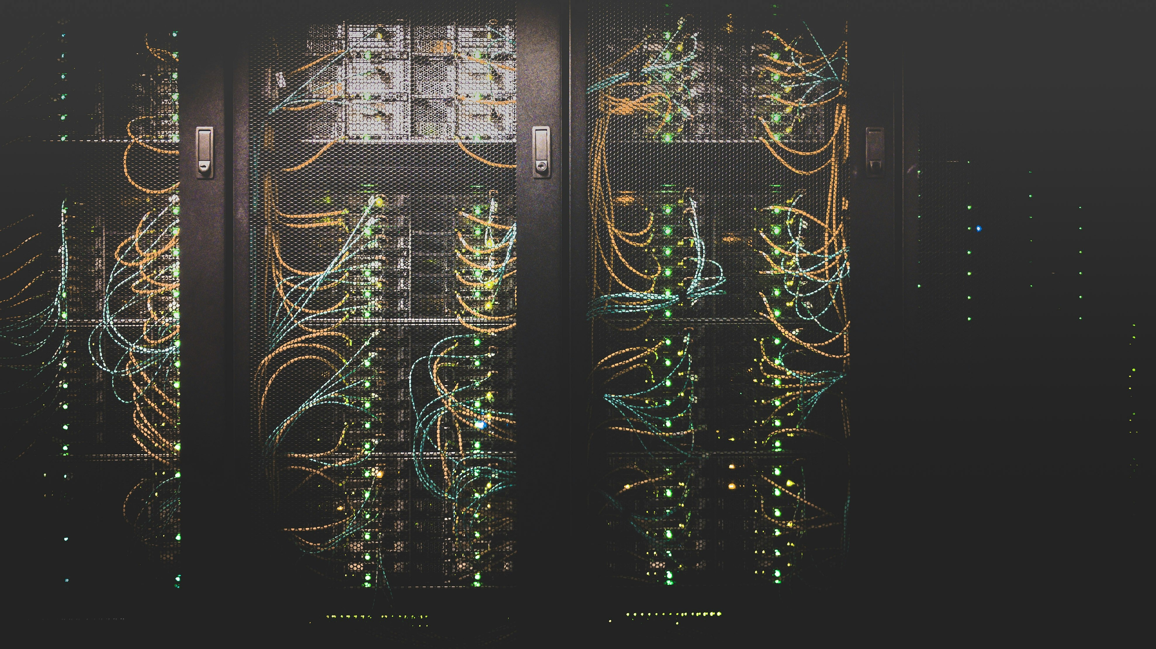 Comparison Table of Docker and Kubernetes features